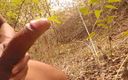Harmit das: Indisk man njuter av kukmassage i djungeln