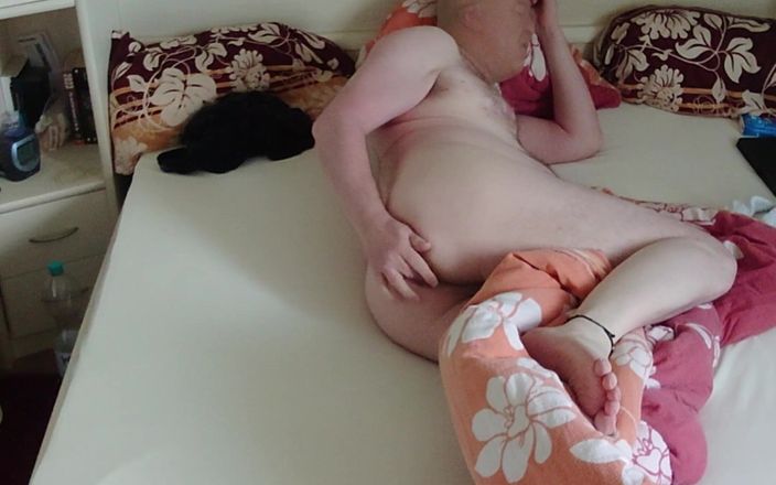 Carmen_Nylonjunge: Alone and After Work on the Bed [uncut]