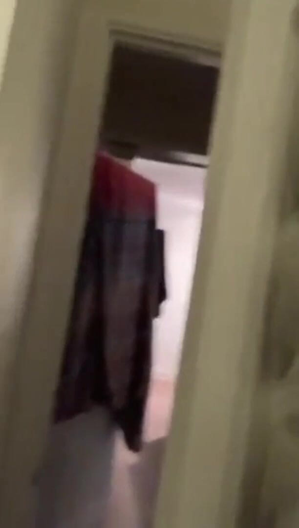 Real homemade BBW BBC porn: Succhiando il mio pollice sditalino la mia figa grassa bagnata