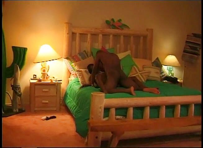 VOP Ebony Babes: Küçük memeli zenci zenci zenci sikicisinden sikiliyor