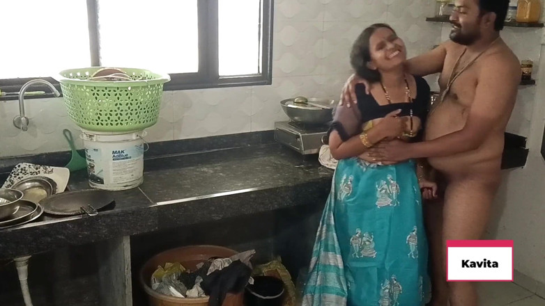 Kavita _zawazawi: Kavita, femme de ménage indienne desi, baise avec le propriétaire...