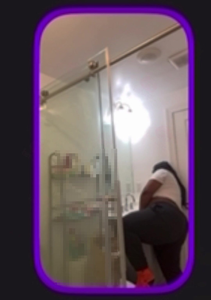 Anye Meshell: MMMM lelaki nakal ini sedang menonton saya dalam panggilan video