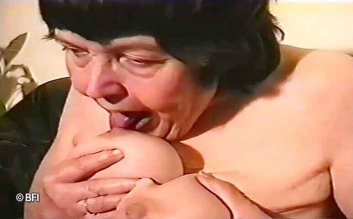 Nasty matures and dirty grannies club: Oud maar goud met oma