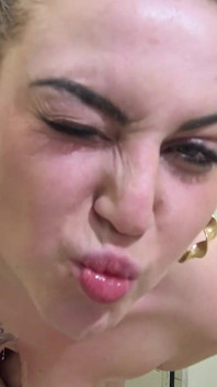 emaaeeele bahut phoohar aur bahut shaatir unhen bakvaas karne ke lie shaukiya logon ki talaash men. klara montoro pahle hi pepeporn men aa chuki hai