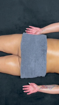 Eine Reiche, Sinnliche Massage Endet Mit Sex Und Masturbation Bis Zum Höhepunkt.