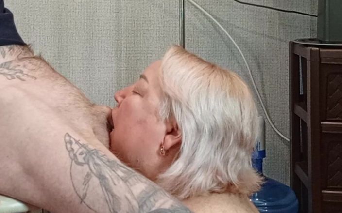 Zona901: Я заполняю рот моей подруги горячей спермой, которую она глотает