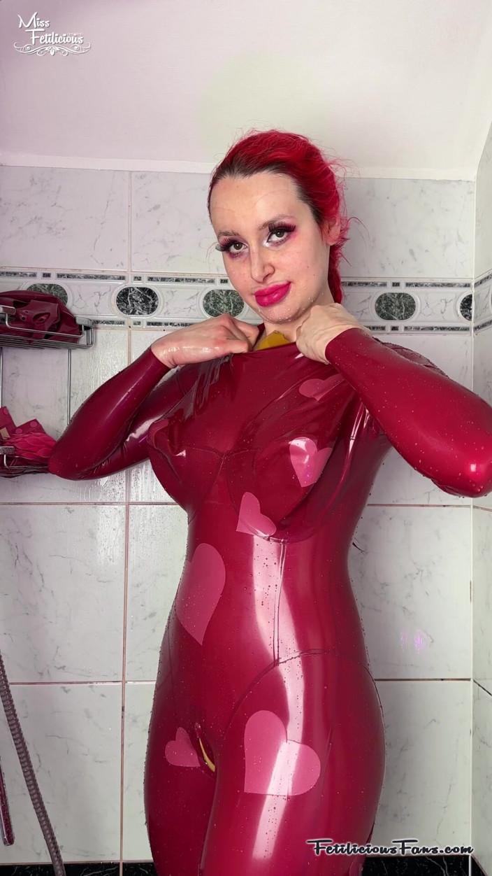 Miss_Fetilicious: Miss Fetilicious Is Having Horny Shower Fun in Latex