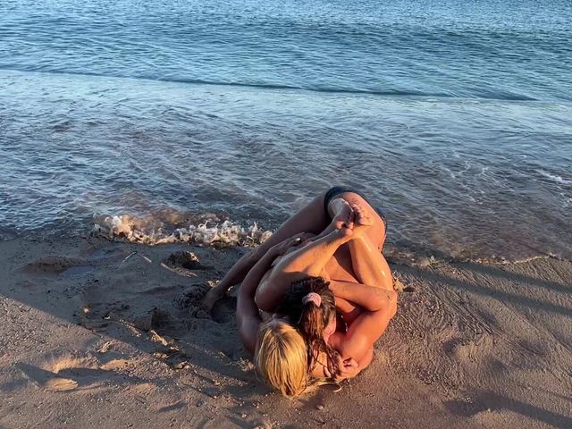 Topples Hotties Wrestle with Passion in See Waves (NM fetish wrestling videos by Princess Nikki)