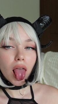 Cosplay provocante: gioco di figa primo piano & orgasmo intenso