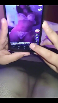 Nonton bokep tiktok sama sahabatku sendiri, aku jadi sange berat dan aku sempitku habis-habisan