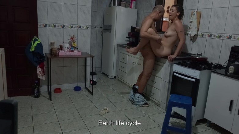 Gabi SweetCouplesStories: Joven mucama realiza servicios adicionales para pagar la universidad.