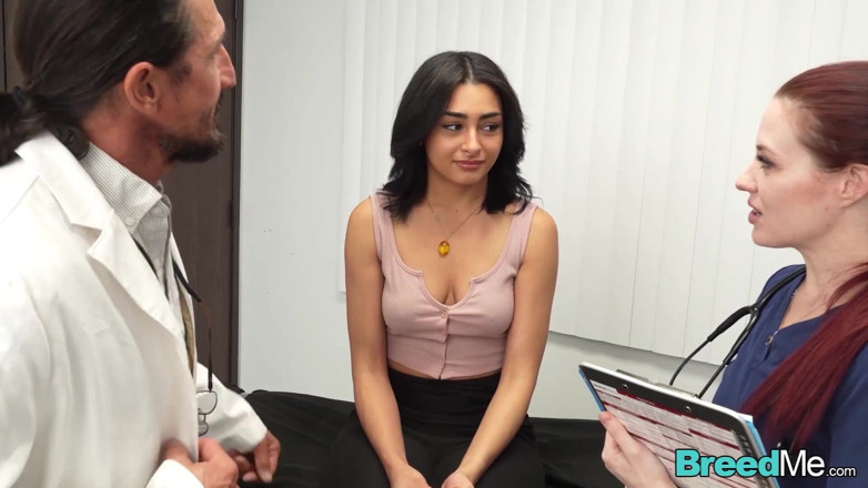 BreedMe: Futai cu inseminare reală - Hottie Latina Vanessa Moon