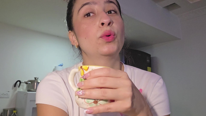 alexia twerk videos: Sesi kopi santai sambil ngobrol sambil bersantai