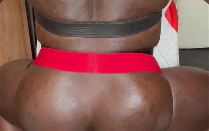 Black Muscle: Binaragawan pantat besar dalam kinerja pijat prostat dan orgasme