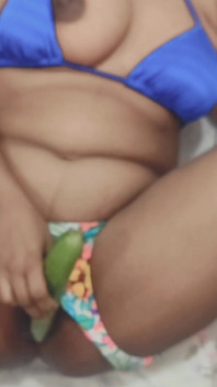 Cewek zara lagi asik fingering dan fingering lubang pantatnya