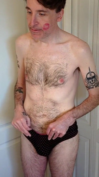 Soție sexy mamă sexy blochează și îmbracă încornoratul înainte de petrecerea de la Casa dominatoarei feminine!