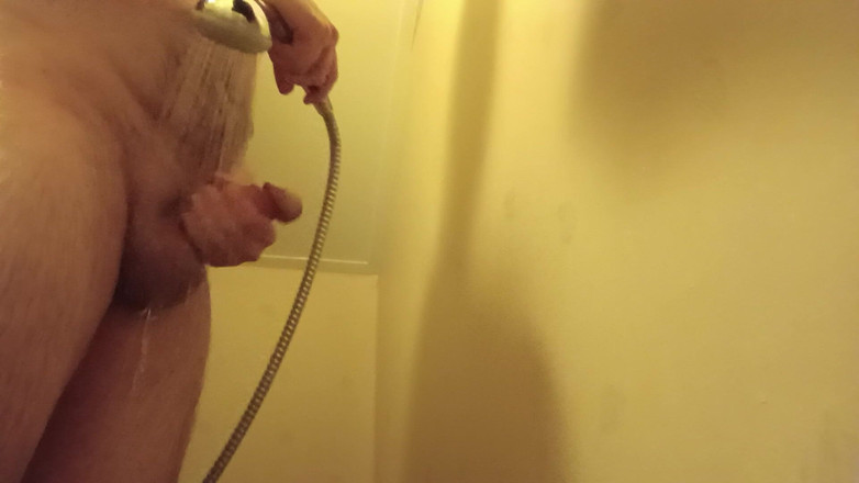 Ed Eden: Tắm hàng ngày