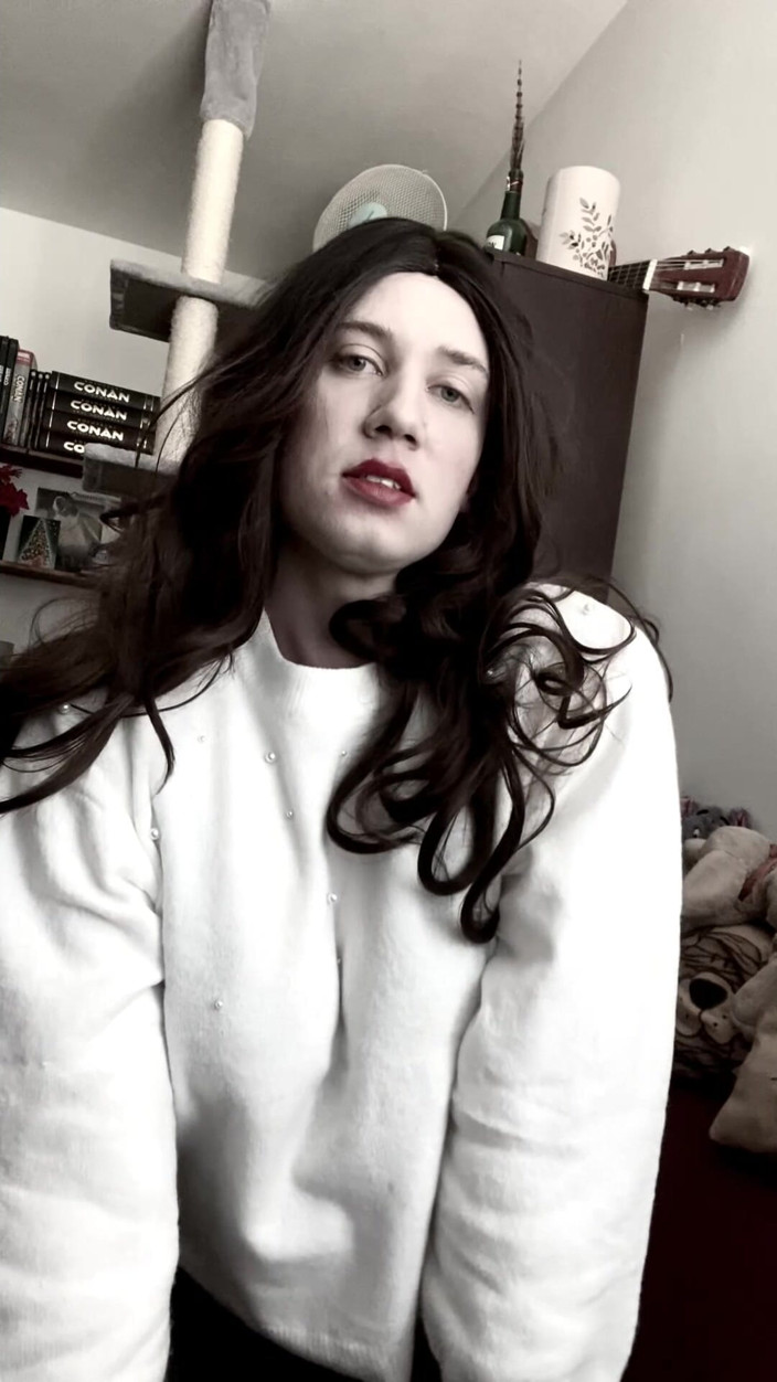 Anna Rios: Feeling Cocky