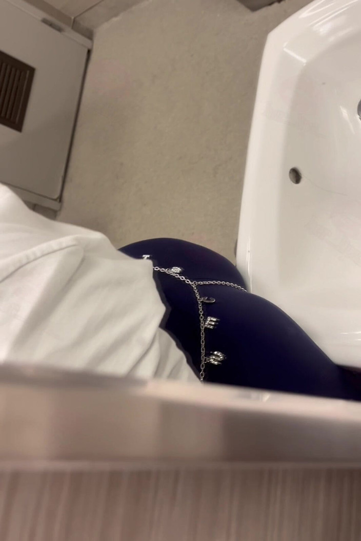 Anye Meshell: Pisces Pussy