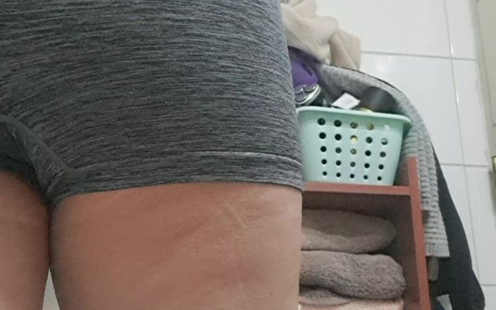 Mommy big hairy pussy: Gorący poranek, mamusia w dużych majtkach