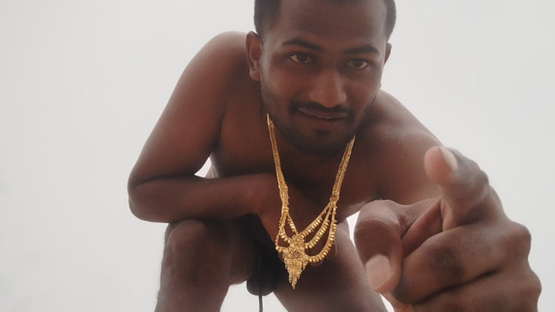 KUMBHA MANOJ KUMAR: Xhard se transformă în scene sexy gay de aur în relație
