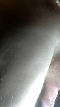 Tahání rotující dildo krémující můj zadek