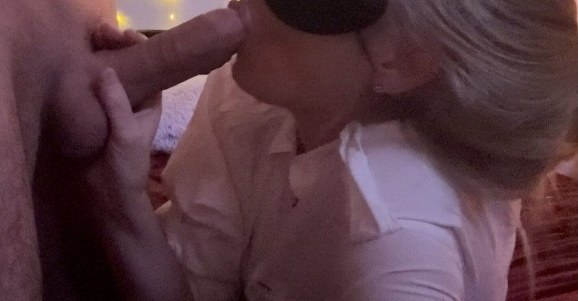 HungOutWet: 달콤한 밀프 마누라 빨아, 옷을 벗고 보지 문지르기