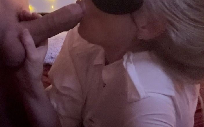 HungOutWet: Sweetits MILF-ehefrau lutscht, wird ausgezogen und muschi gerieben