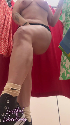 Lustful Libertines: 必死すぎて我慢できず、カップにおしっこをしなきゃいけない