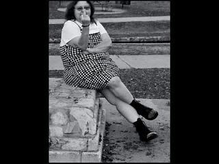 BBW nurse Vicki adventures with friends: Warthogs outfit Spike boot vs zábavné fotografie, které jsou nastaveny...