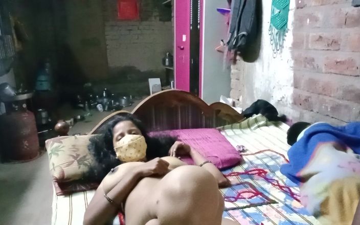 Sexy Surbhi: 我让我的妻子戴着避孕套，我的房间热辣性爱