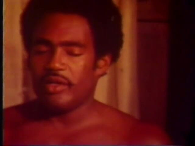 Vintage Usa: Des beautés vintage s'amusent dans un trio interracial avec échange de...