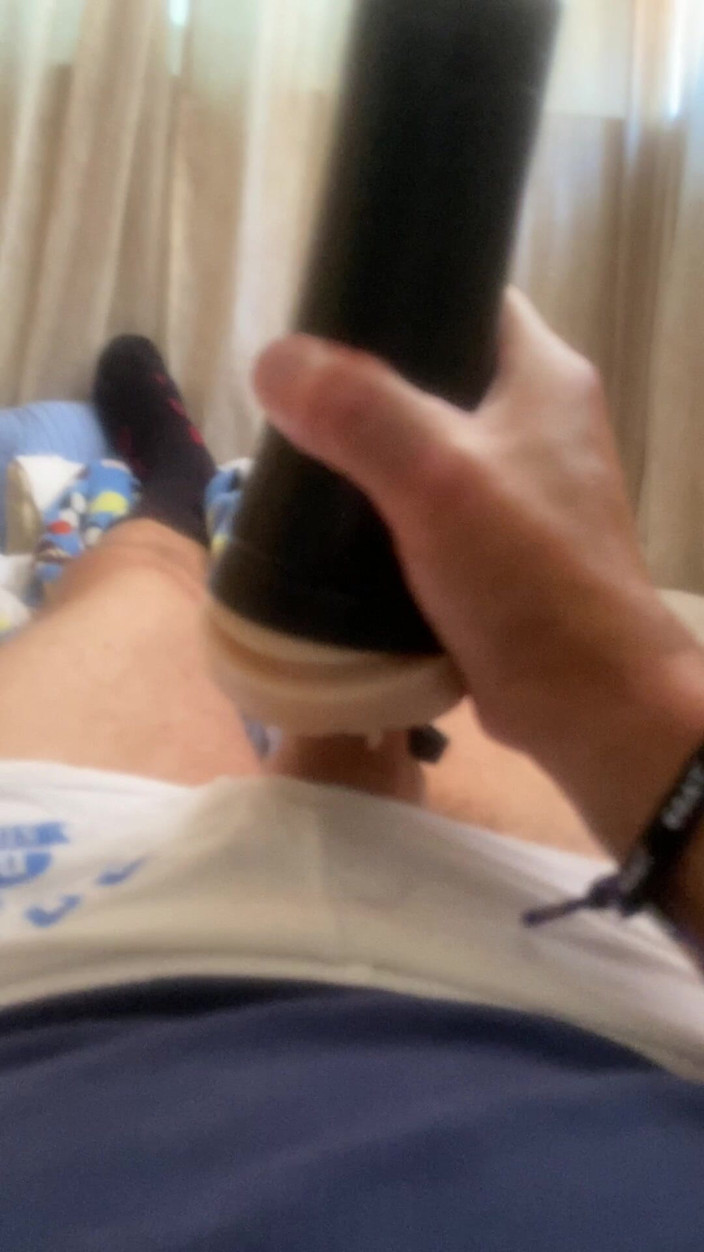 JockDad87: Jockdad87 gebruikt zijn seksspeeltjes om een hete lading te schieten