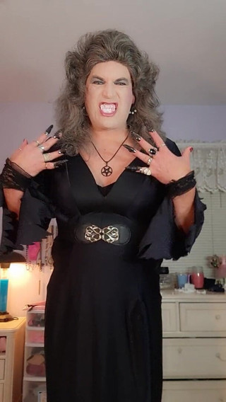 Victoria Lecherri: Kontes Victoria Queen'den cadılar bayramı kutlu olsun!