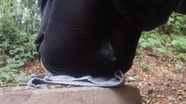 Smokey: Al aire libre en pantimedias - rápido intenso anal sin manos