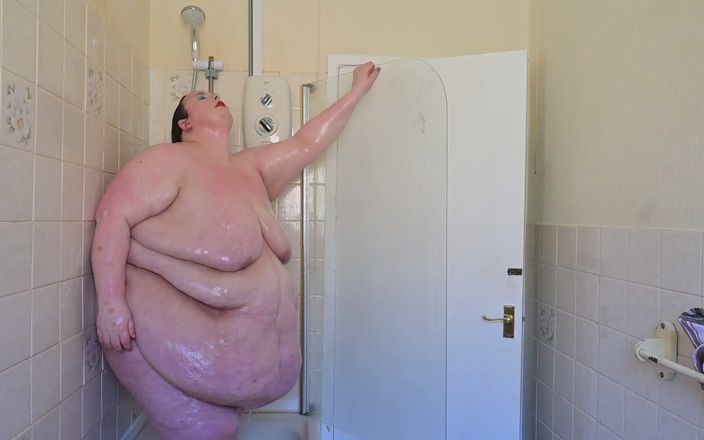 SSBBW Lady Brads: Goddess in the Shower
