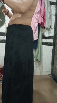 Priya bhabi große muschi-show