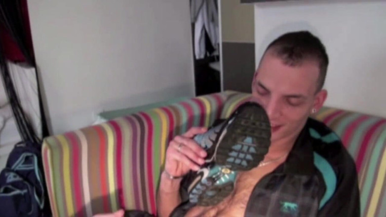 Sneaker gay: Maxime used by a scally boy witj sneakers domination