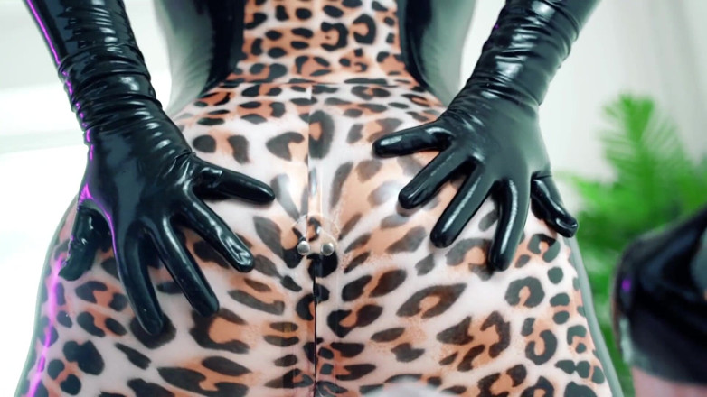 Arya Grander: Facesitting desires. Latex catsuit