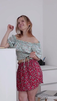 My18teens - Ohromující dívka Eva Sinn šuká svou kundičku prsty