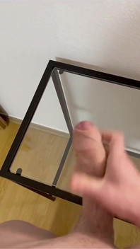 Porra fresca em uma mesa de vidro