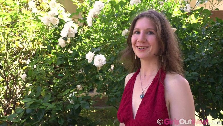 Girls Out West: Amatir berambut cokelat hirsute mengobel memeknya yang berbulu sampai orgasme