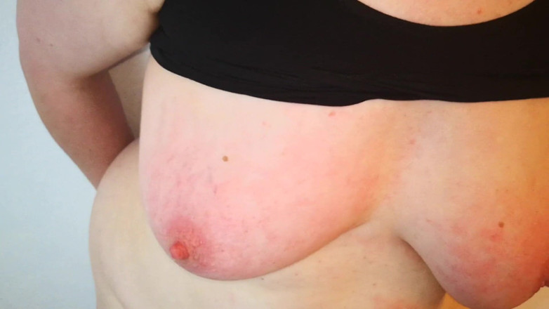 Bouncy Tits Action: ตีหน้าอกคู่นี้อย่างเสียวจัด