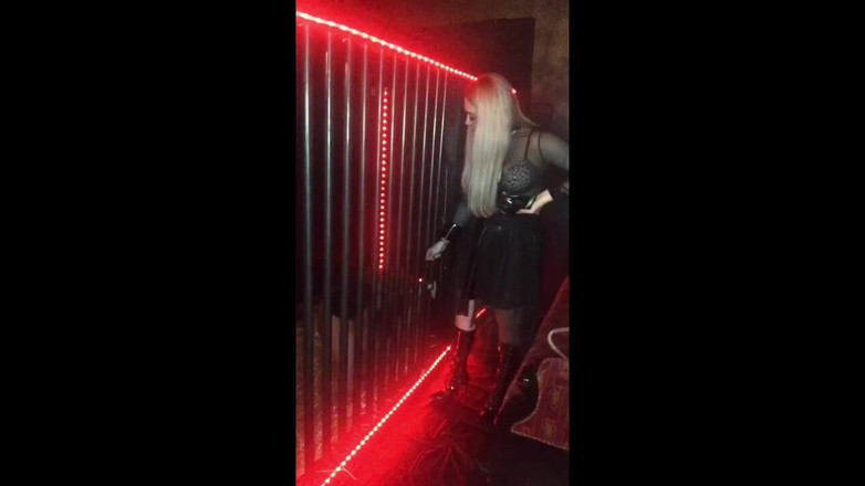 Queen_of_BDSM: Escrava na gaiola XXL está crescendo!