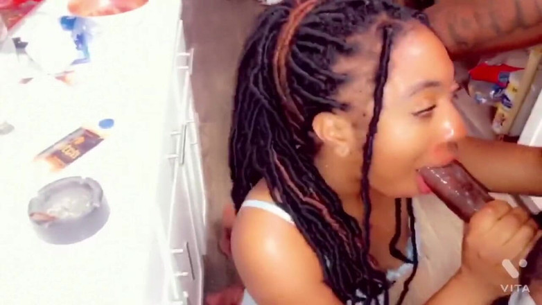 Fijii pornbox: Dívka v roztomilém oblečení tvrdě šukej poté, co se propašovala v...