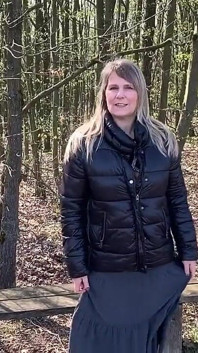 Orinado mientras camina afuera