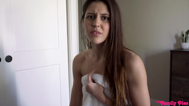 My family pies: Sex tape mých nevlastních sester - S13:e1