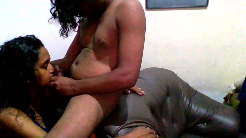 Tina Baby: Сосущая хуй шлюха с пляжа Веллават