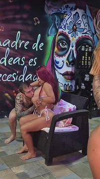 Anissa Miller a Alejandra Palacios jsou kolumbijské sexuální kamarádky s Brianem Evanxem