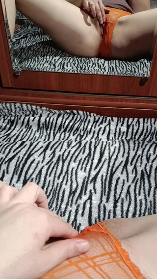 OniSoi: Selbstgedrehte Masturbation Vor Dem Spiegel, Ohne Ihr Höschen Ausziehen